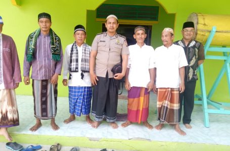 Kanit Binmas silahturahmi kepada para jamaah mesjid Nurul iman Kuala behe