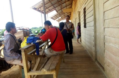 Bhabinkamtibmas mengajak Warganya untuk bersama sama menjaga Keamanan khususnya diDesa Paku Raya Dusun Entibi