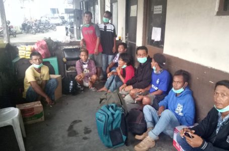 Ketatnya Pelabuhan Dwikora mengakibatkan 11 orang asal kota cirebon tidak jadi berangkat naik Kapal Km .Darma Rucita