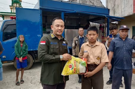 Pasca Kebakaran di 36 Ilir Palembang, Attar Wakili Keluarga Besar SMPN 43 Berikan Bantuan