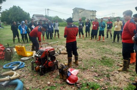 Latihan Memadam Kebakaran untuk Pasukan Pemadam Kebakaran Institusi Pengurus Perhutanan Kampaung dan Perhutanan